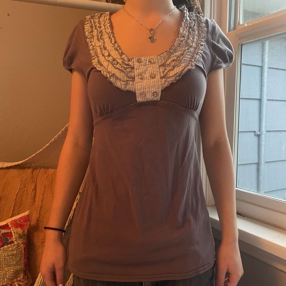 frilly detailed t-shirt with tie-back - Picture 2 of 5
